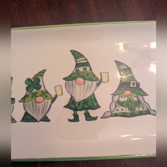 Green and White Gnome Platter - Picture 3 of 8